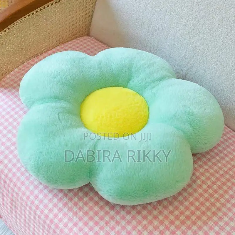Daisy Plush Pillow