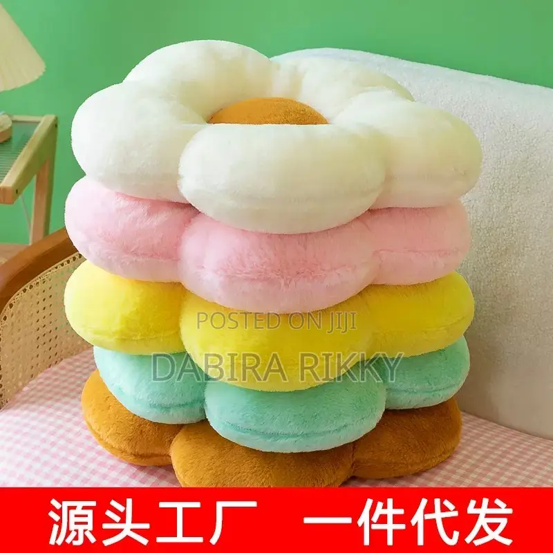 Daisy Plush Pillow