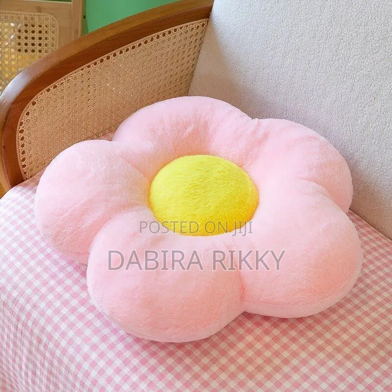 Daisy Plush Pillow