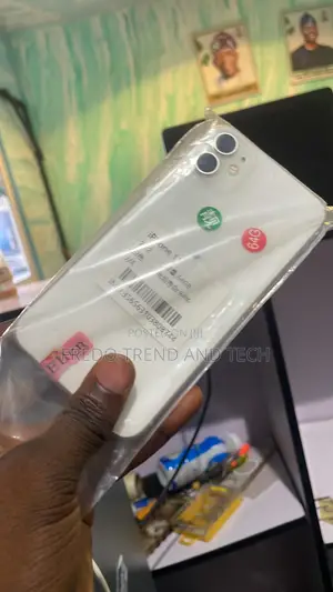 New Apple iPhone 11 64 GB White