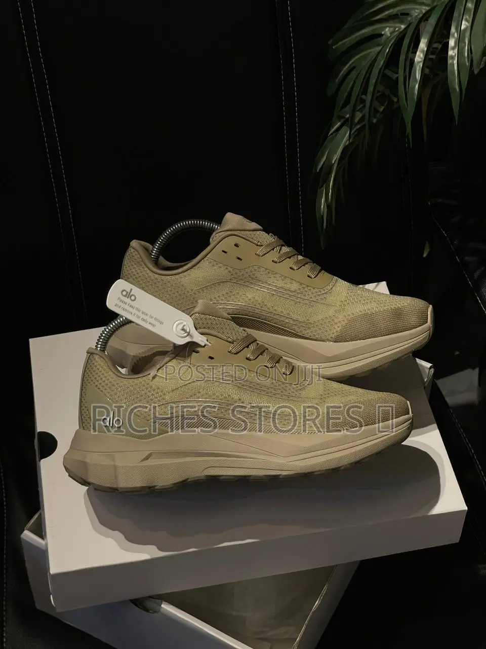 *Alo Runner Auth Luxury Sneakers