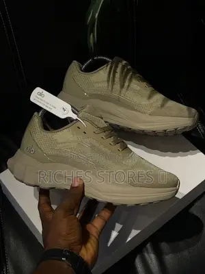 *Alo Runner Auth Luxury Sneakers
