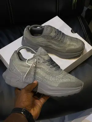 *Alo Runner Auth Luxury Sneakers