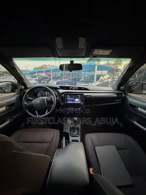 Toyota Hilux 2022 Gray