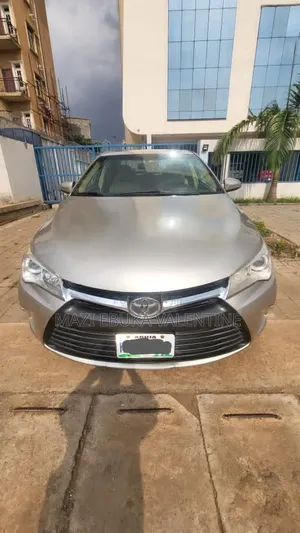 Toyota Camry 2016 Gold