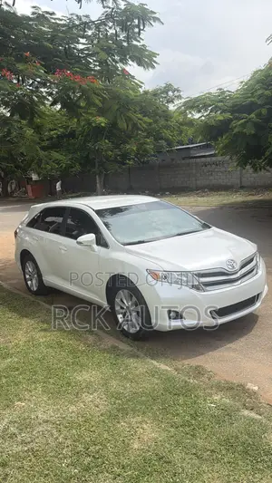 Toyota Venza LE 4dr Wagon (2.7L 4cyl 6A) 2014 White