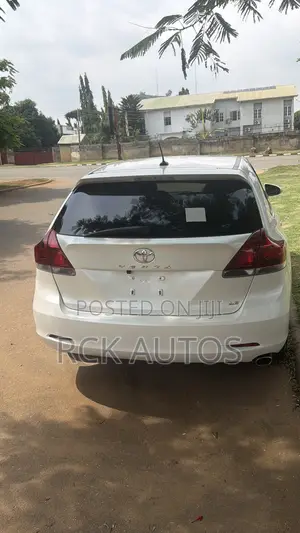 Toyota Venza LE 4dr Wagon (2.7L 4cyl 6A) 2014 White