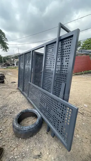 Lasercut Dotted Rolling Gate