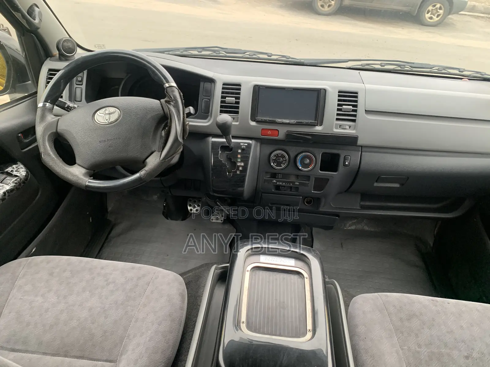 Toyota HiAce 2010 Silver