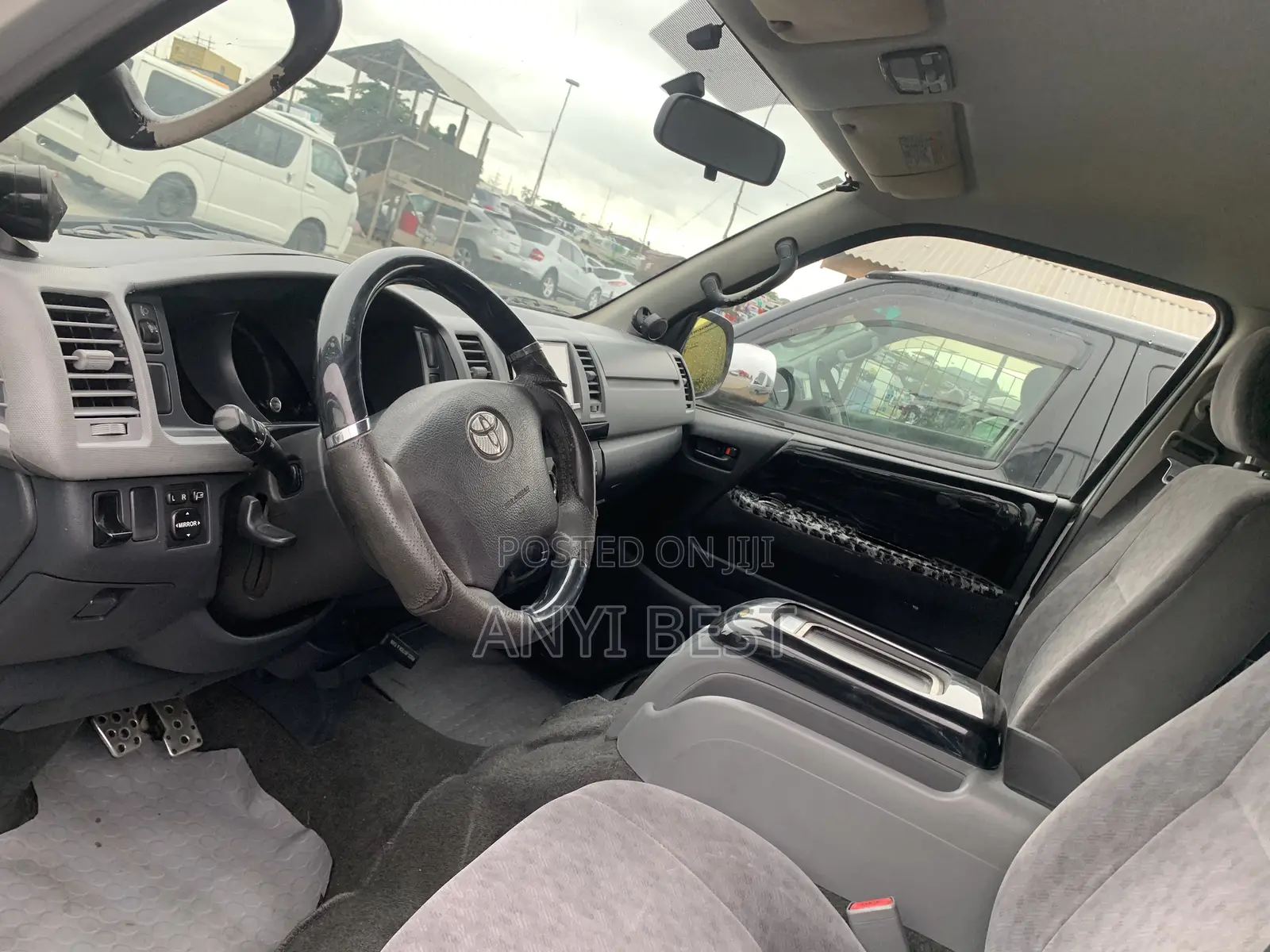 Toyota HiAce 2010 Silver