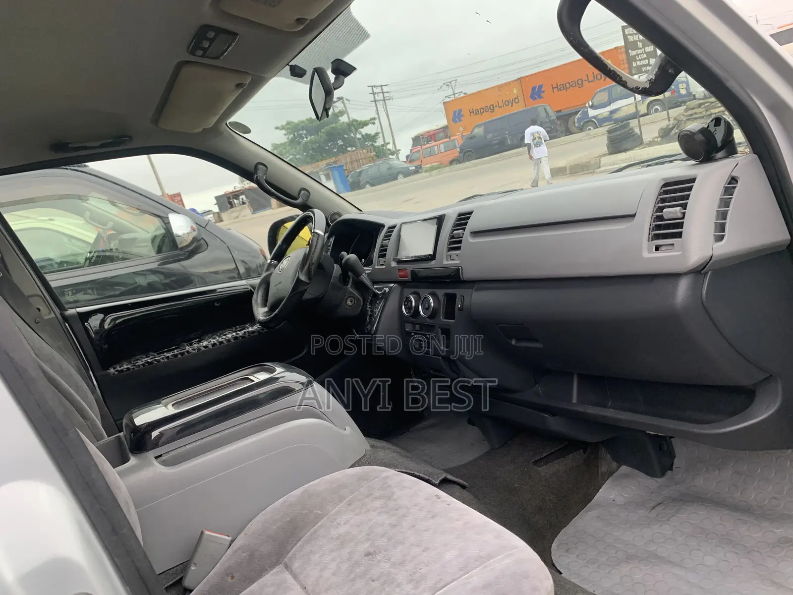 Toyota HiAce 2010 Silver