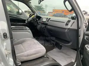 Toyota HiAce 2010 Silver