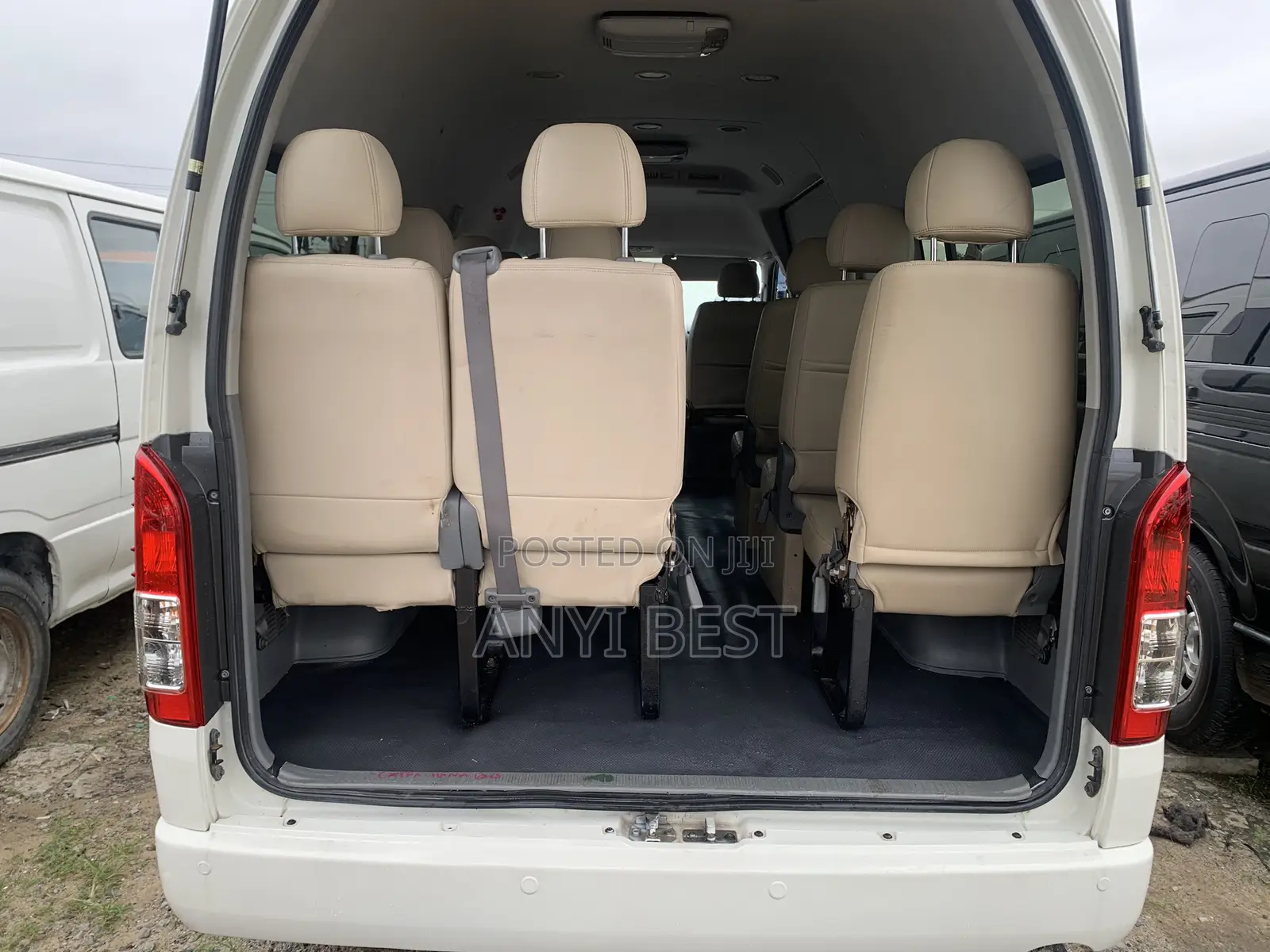 Toyota HiAce 2012 White