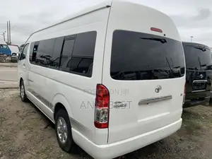 Toyota HiAce 2012 White