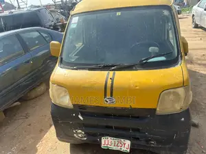 Daihatsu Hijet 2004 Yellow