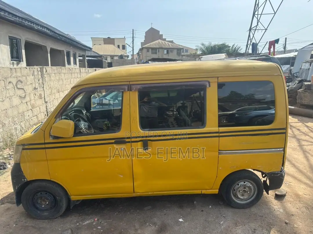 Daihatsu Hijet 2004 Yellow