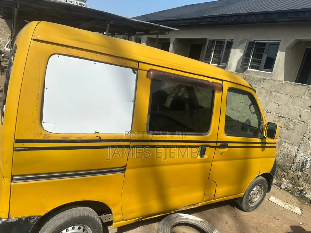 Daihatsu Hijet 2004 Yellow