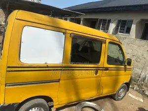 Daihatsu Hijet 2004 Yellow