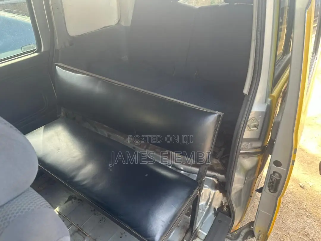Daihatsu Hijet 2004 Yellow
