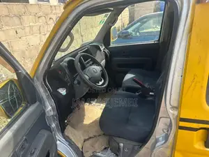 Daihatsu Hijet 2004 Yellow