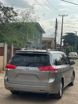Toyota Sienna XLE 7 Passenger 2011 Gray