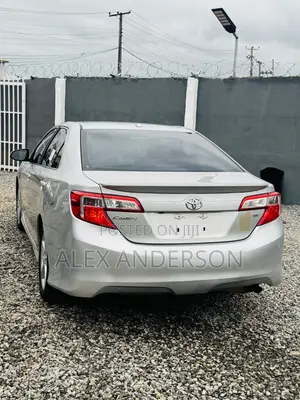 Toyota Camry SE 4dr Sedan (2.5L 4cyl 6A) 2012 Silver