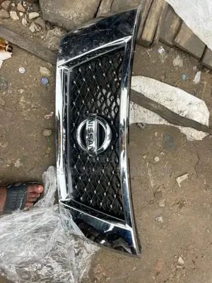Front Grill Nissan Pathfinder 015