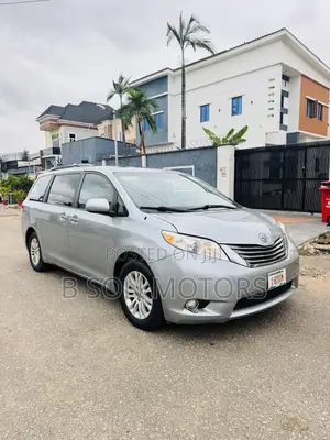 Toyota Sienna Limited FWD 7-Passenger 2013 Silver