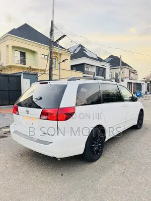 Toyota Sienna LE AWD 2005 White
