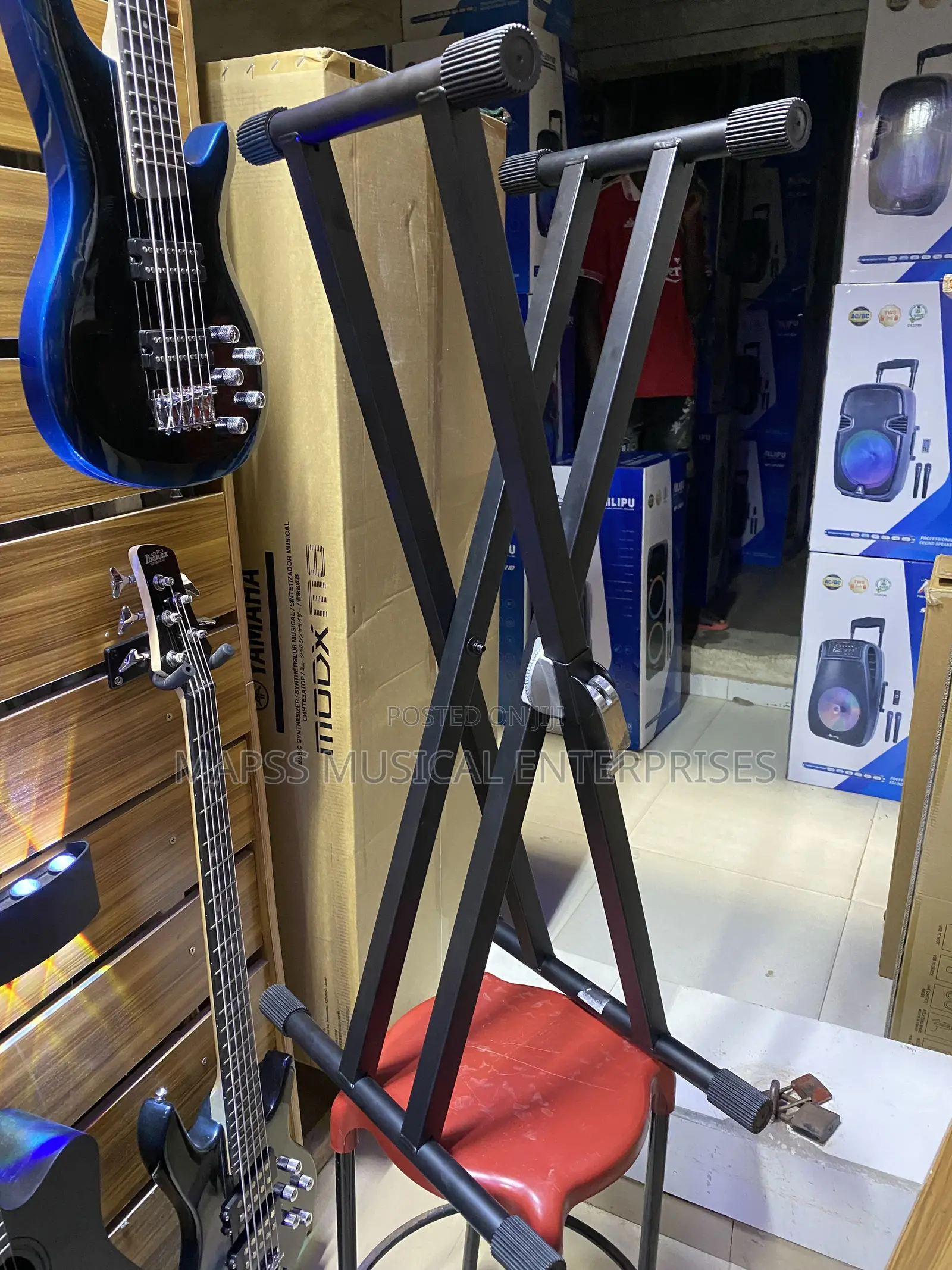 Foldable, Double-Braced X-Style Keyboard Stand.