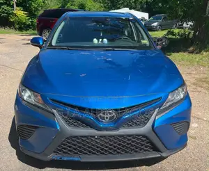Toyota Camry SE FWD (2.5L 4cyl 8AM) 2018 Blue