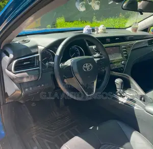 Toyota Camry SE FWD (2.5L 4cyl 8AM) 2018 Blue