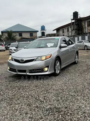 Toyota Camry SE 4dr Sedan (2.5L 4cyl 6A) 2013 Silver