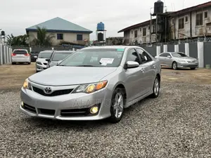 Toyota Camry SE 4dr Sedan (2.5L 4cyl 6A) 2013 Silver