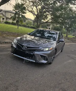 Toyota Camry SE FWD 2020 Gray