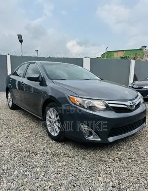 Toyota Camry XLE 4dr Sedan (2.5L 4cyl 6A) 2013 Gray