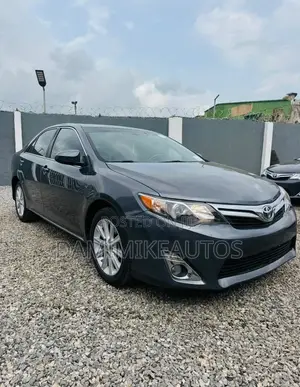 Toyota Camry XLE 4dr Sedan (2.5L 4cyl 6A) 2013 Gray