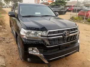 Toyota Land Cruiser 5.7 V8 GXR 2019 Black