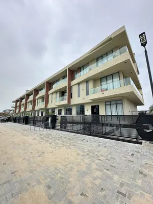 5bdrm Duplex in Lekki for sale