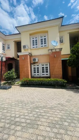 6bdrm Townhouse / Terrace in Garki 2 for rent
