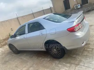 Toyota Corolla L 4-Speed Automatic 2013 Silver