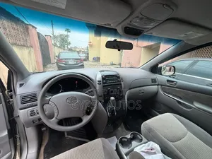 Toyota Sienna 2009 Silver