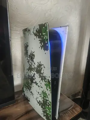 Ps5 Console, 2 Pads, 5 Games.