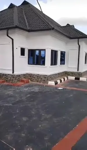 3bdrm Bungalow in Benin City for sale