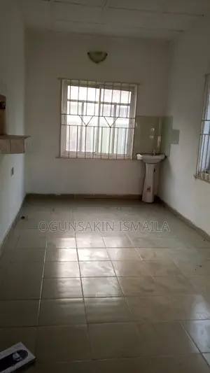 3bdrm Block of Flats in Magboro, Obafemi-Owode for rent