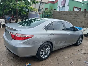 Toyota Camry SE 4dr Sedan (2.5L 4cyl 6A) 2017 Silver