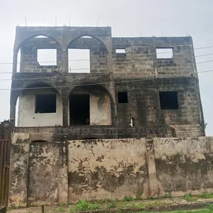 20bdrm House in Abesan Estate for sale