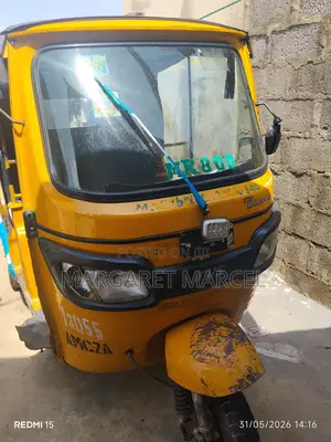 TVS King Cargo 2022 Yellow