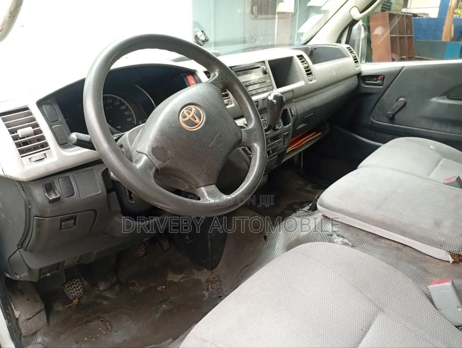 Toyota HiAce 2010 White