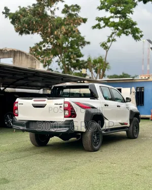 New Toyota Hilux 2025 White